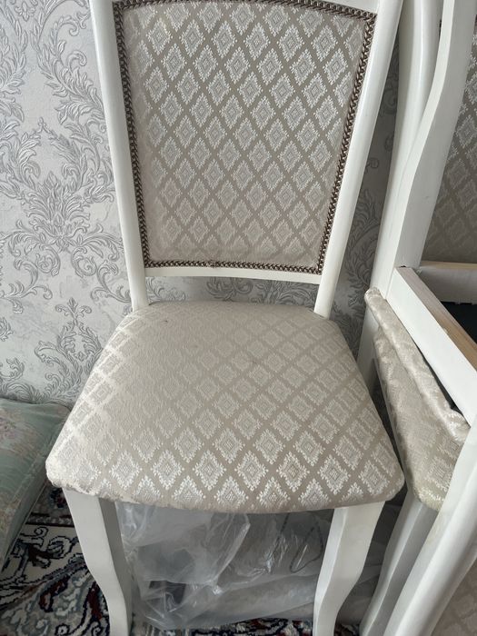 Стол трансформер 20 шт стульясымен сатылады.