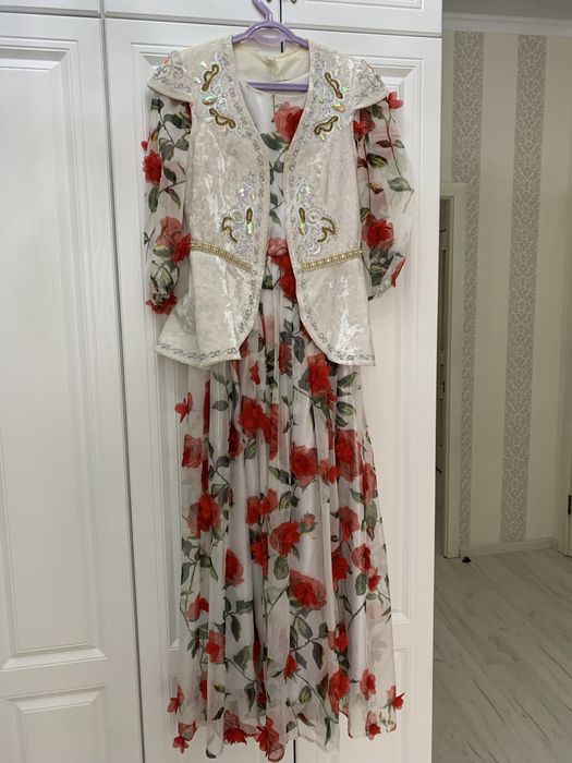 Камзол, платья