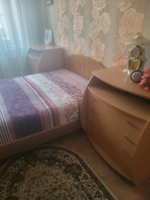 Кровать плюс два комода