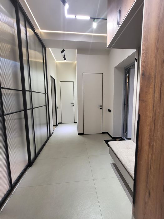 Mirobod avenu oybek metro