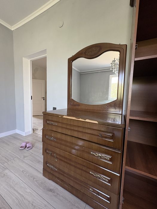 Шкаф сатылады айнасы бари бар