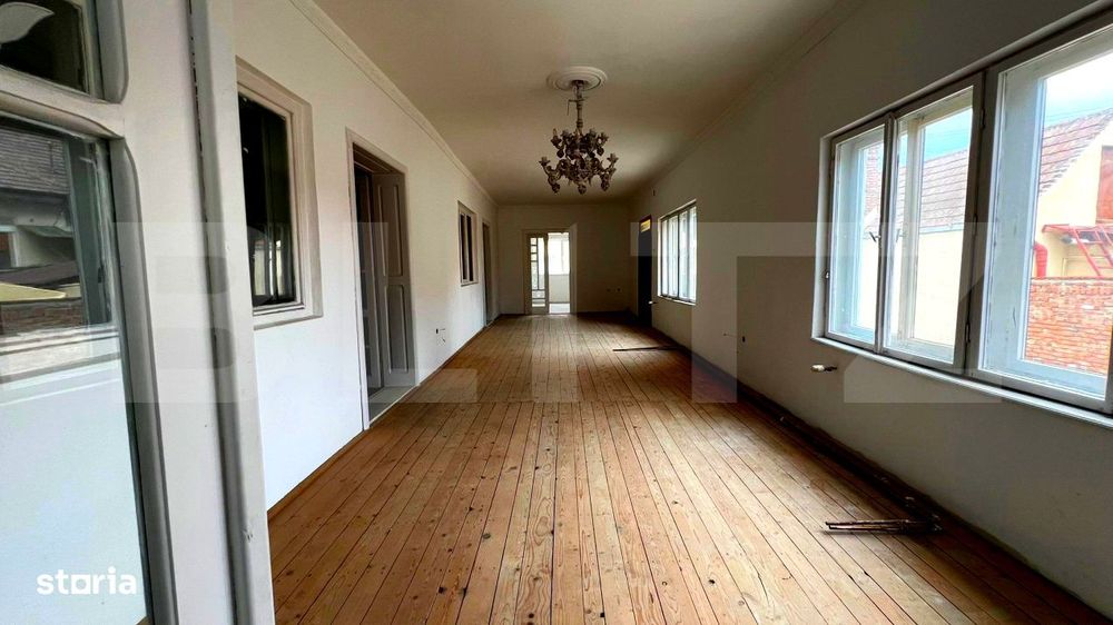 Casa de vanzare, 6 camere, 198 mp utili, teren 644 mp, zona centrala