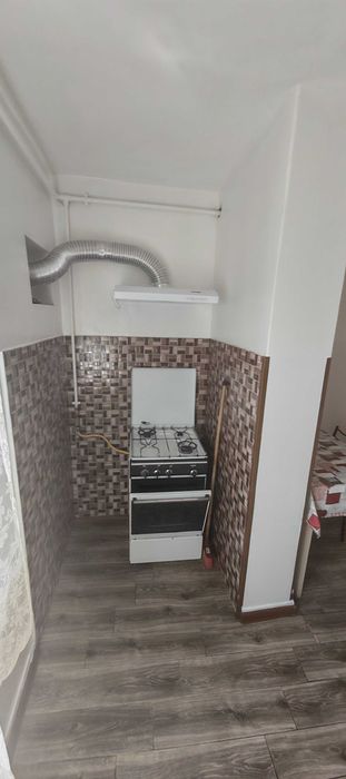 Închiriez apartament 2 camere Roșiori de Vede etaj 4 zona Carpați — fotografia 2