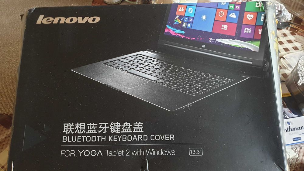 Lenovo Tab 2 Pro 13,3", с мултимедиен проектор и клавиатура.