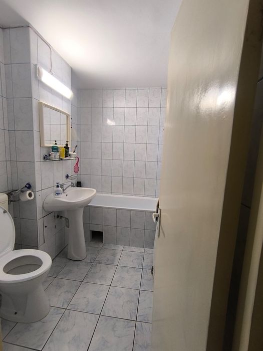 Închiriez apartament