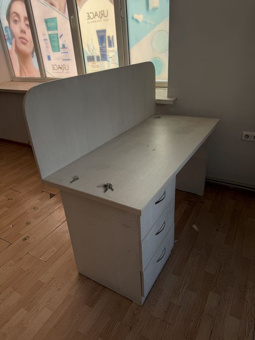 Офисный компьютерный стол