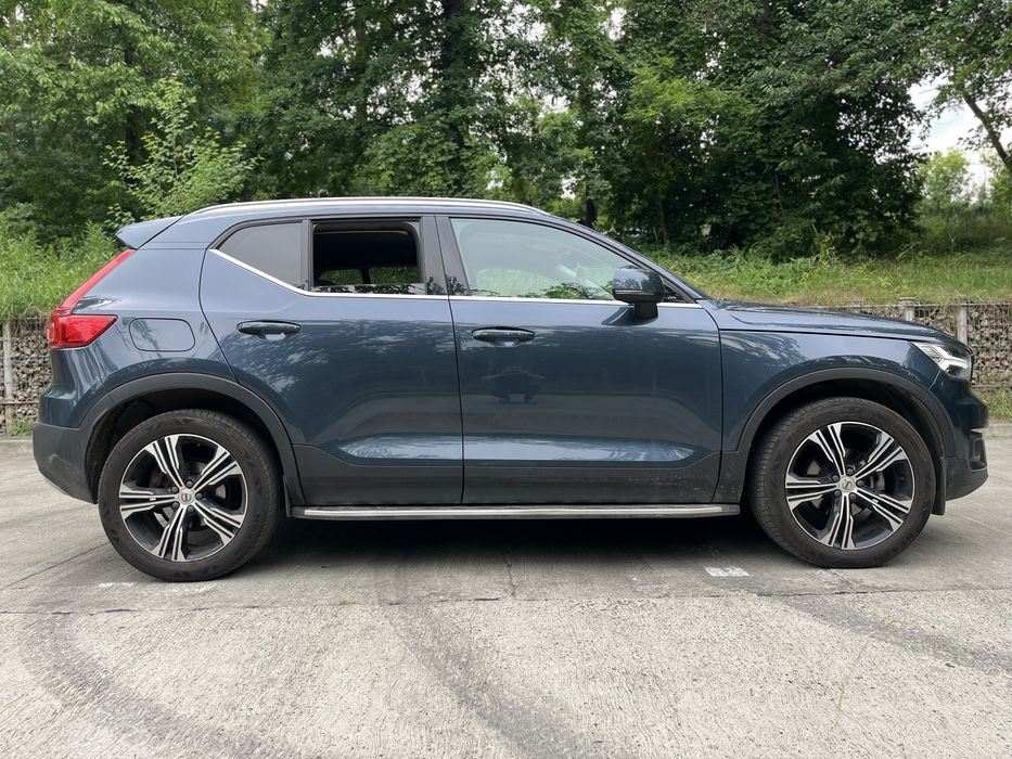 VOLVO XC40 T3 AT8 Momentum • 163 CP