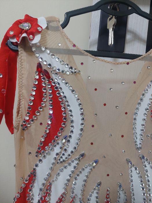 Kupalnik gimnastik qizaloqlar uchun