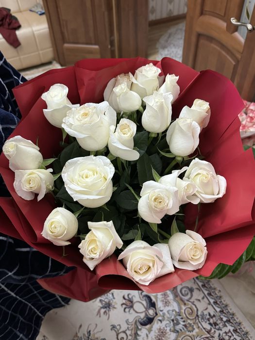 Продам срочно букет белых роз