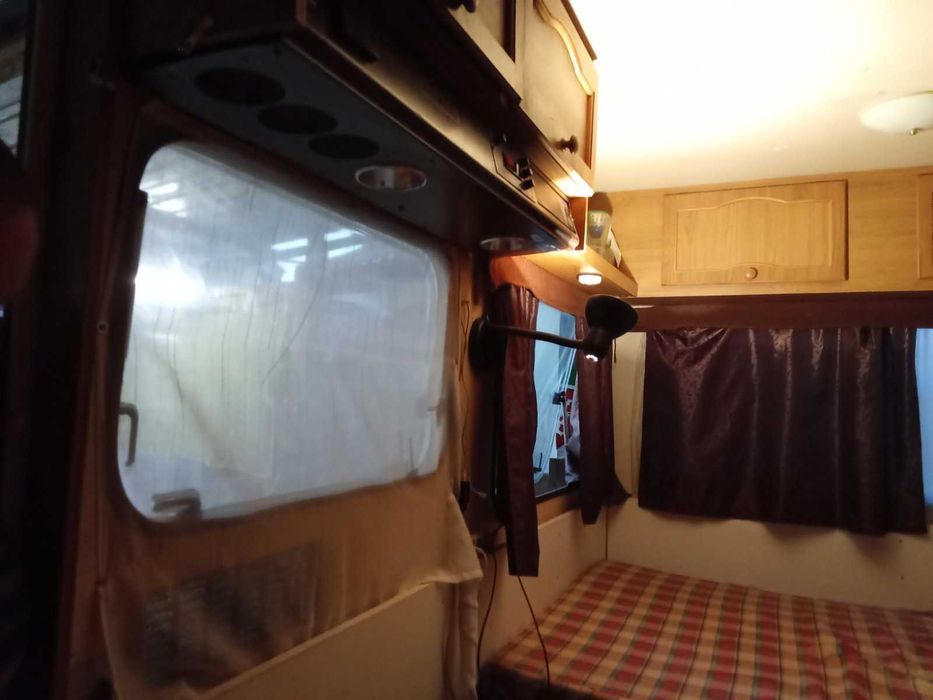 ПРОДАВАМ каравана с навес 36 кв. м, кухня,баня, двор до морето в Paralia Karianis -6700 евро.