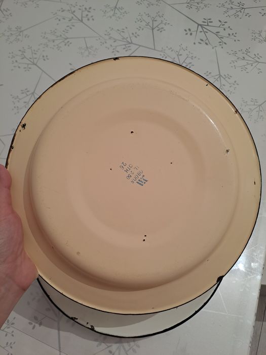 Эмалированная посуда табак