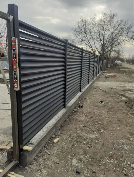 Facem garduri din plasa borduroasa