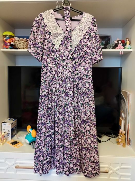 Платье .           .