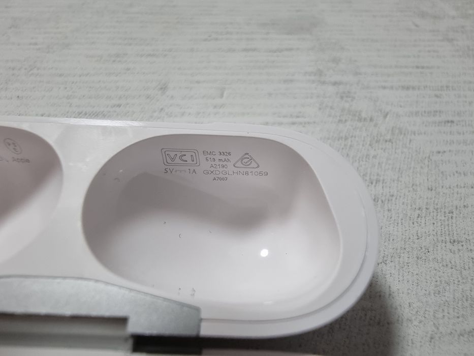 Продам кейс от наушник AirPods Pro 1
