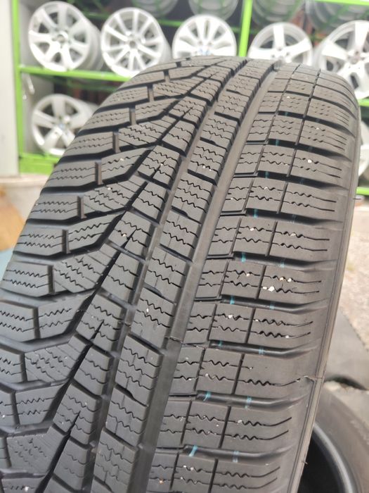 2 бр зимни 205/55/17 Hankook