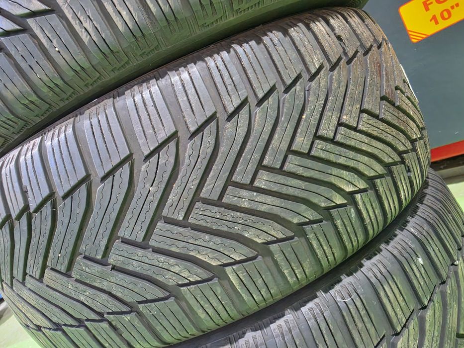 4 бр зимни 225/50/17 Michelin