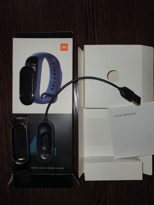 Продам Фитнес браслет Ми 4 в отличном состоянии в полном комплекте.