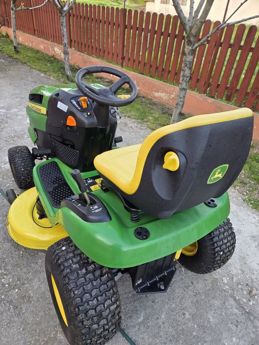Vând tractoraș john deere