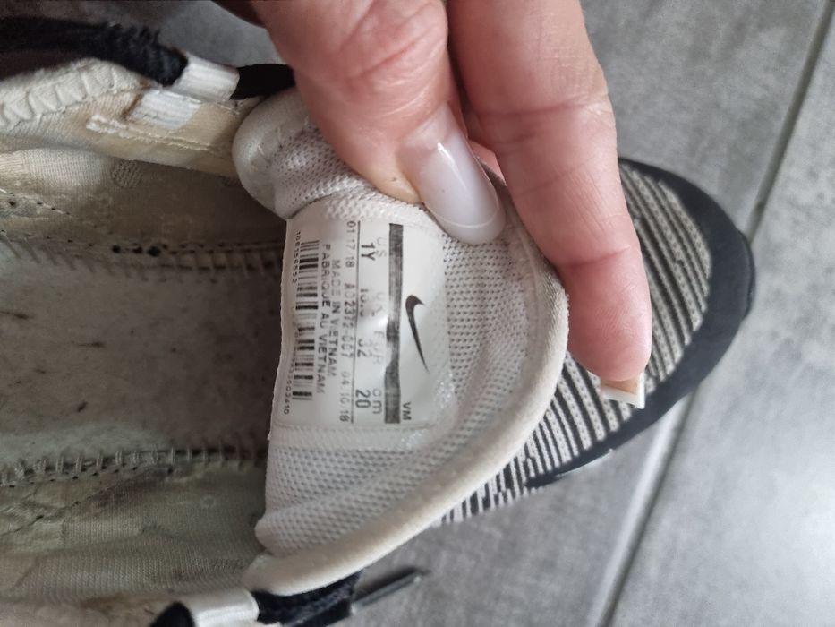 Adidasi de la nike