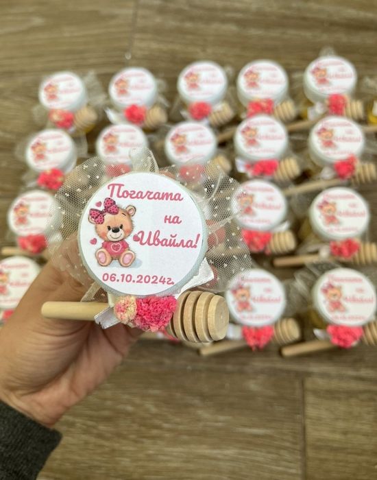 Подарък за гости,мини бурканчета с мед.