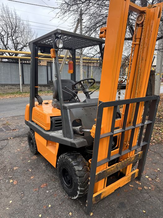 Вилочный погрузчик toyota