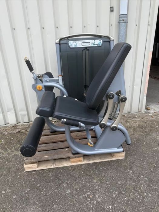 Фитнес уреди Matrix G7 предно и задно бедро