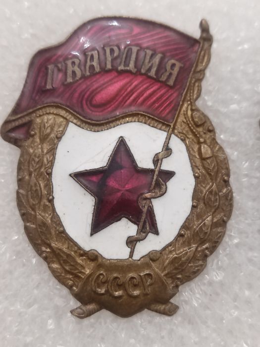 Значки в отличном состояний!