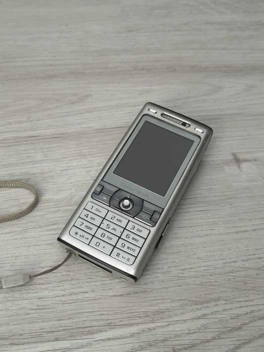 !!RAR !!Sony Ericsson K800i James Bond Casino Royale colectie
