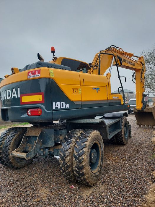 Hyundai 140 srochno sotiladi