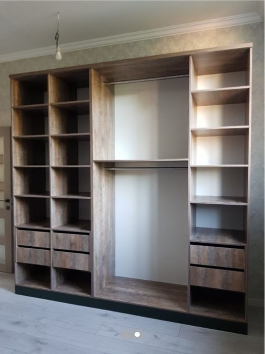 Продам большой шкаф