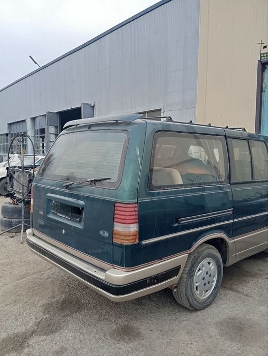 Ford aerostar американец