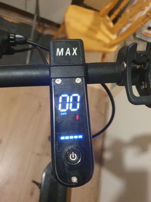 Vând sau schimb trotineta