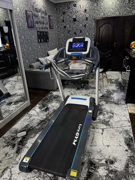 Продам беговую дорожку ( пользовалась 2 раза ) продаю за ненадобностью