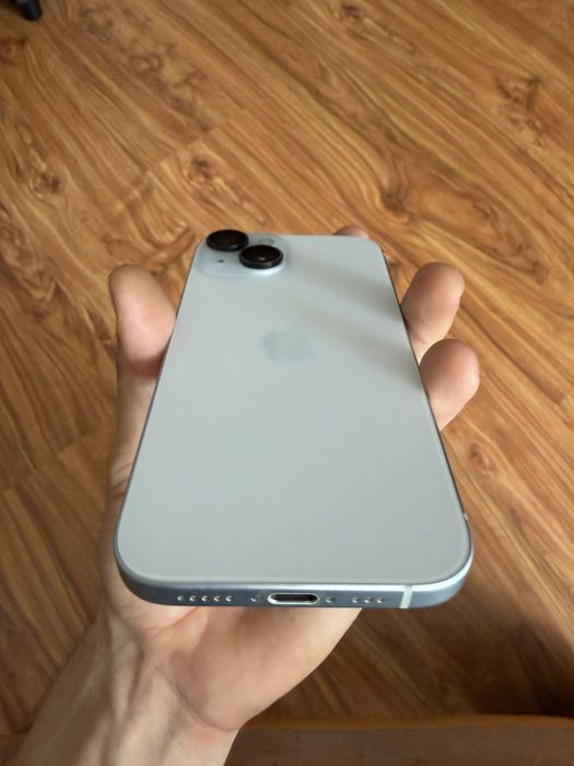 Vând Iphone 15 ( 77% sanatatea bateriei )