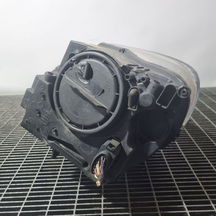 Far Dreapta Skoda Yeti 2009 - 2013 SUV 4 Usi (1406) Fara xenon