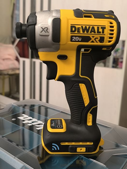 Импакт Dewalt DCF888S (DCF887).