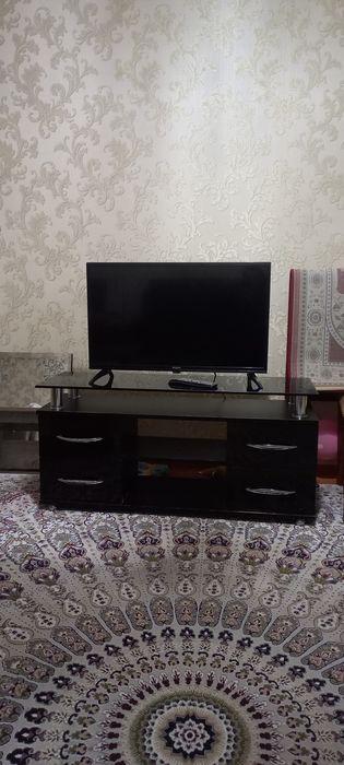 Телевизор LG с подставкой продаётся срочна televizor LG postavkasi