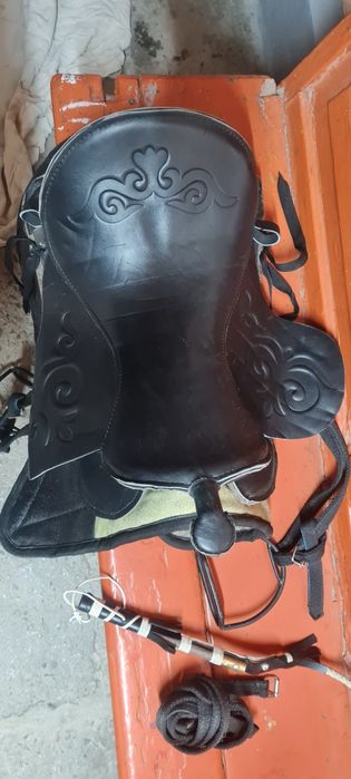 Продам  седло новое
