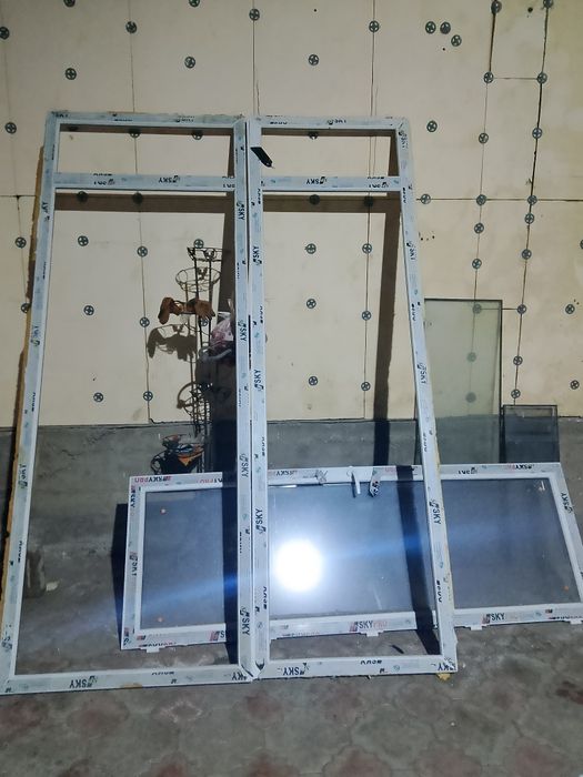 Пластиковые окна с дверью витраж