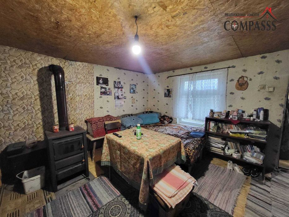 Къща с двор, с. Преселенци, Общ. Ген. Тошево - 25500евро!