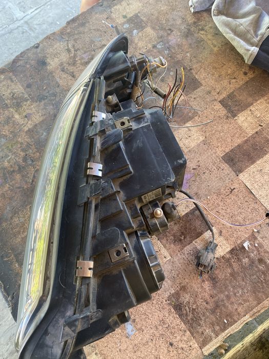 Десен фар ксенонов за волво s80