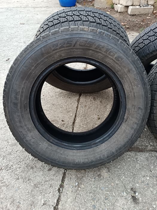 Vând anvelope de iarna  MS 225/65 R16C