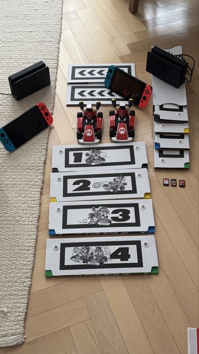 Nintendo Switch + Mario Kart