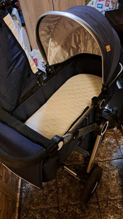 Бебешка количка.