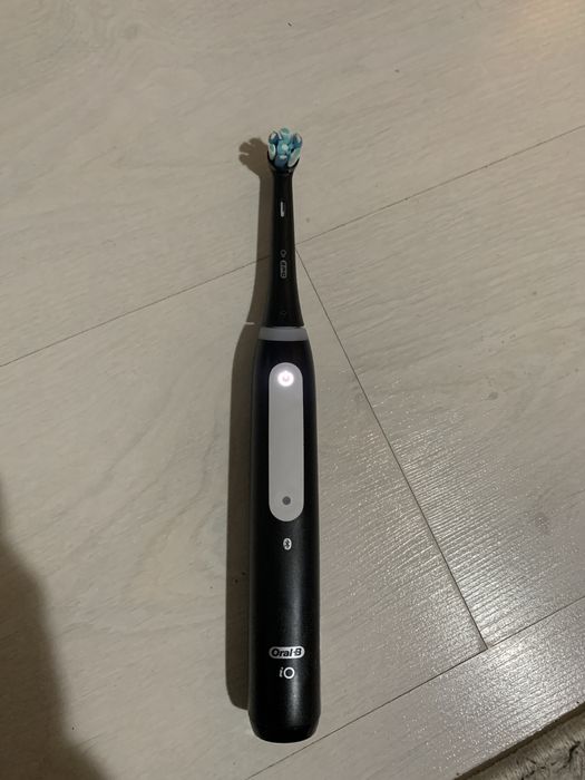 Periuta electrica oralb iO 4