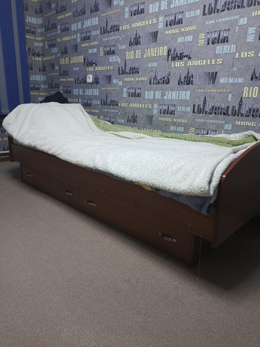 Продам шифоньер и кровать