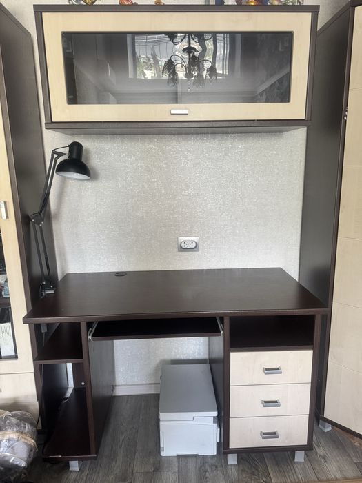 Продам письменный рабочий стол и навесную полку