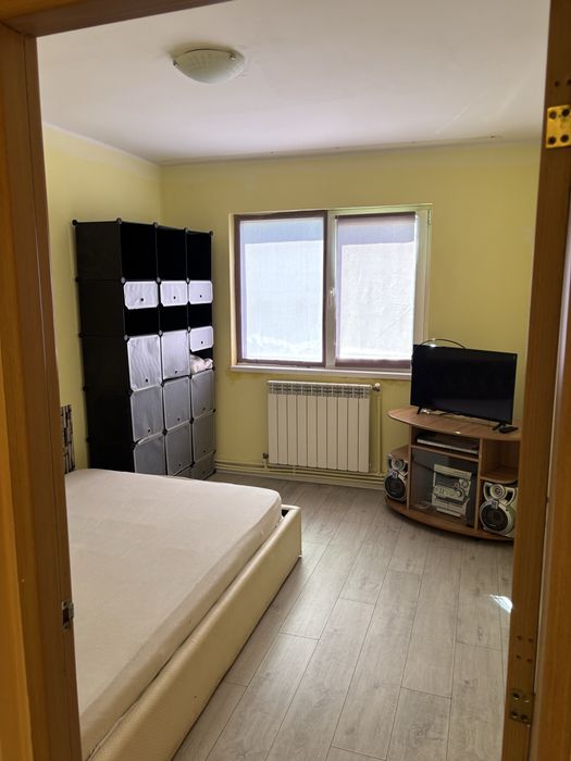 Vand apartament 2 camere in spate liceu cerna