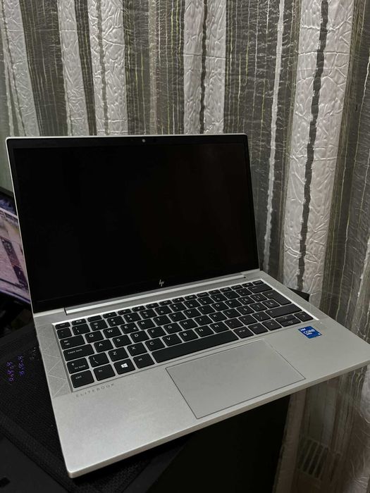 HP EliteBook 830 G8 Notebook PM