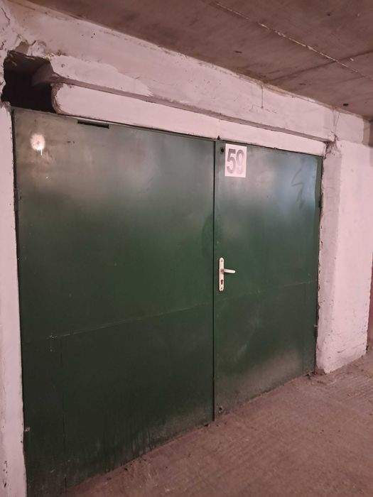 Продавам метална гаражна врата